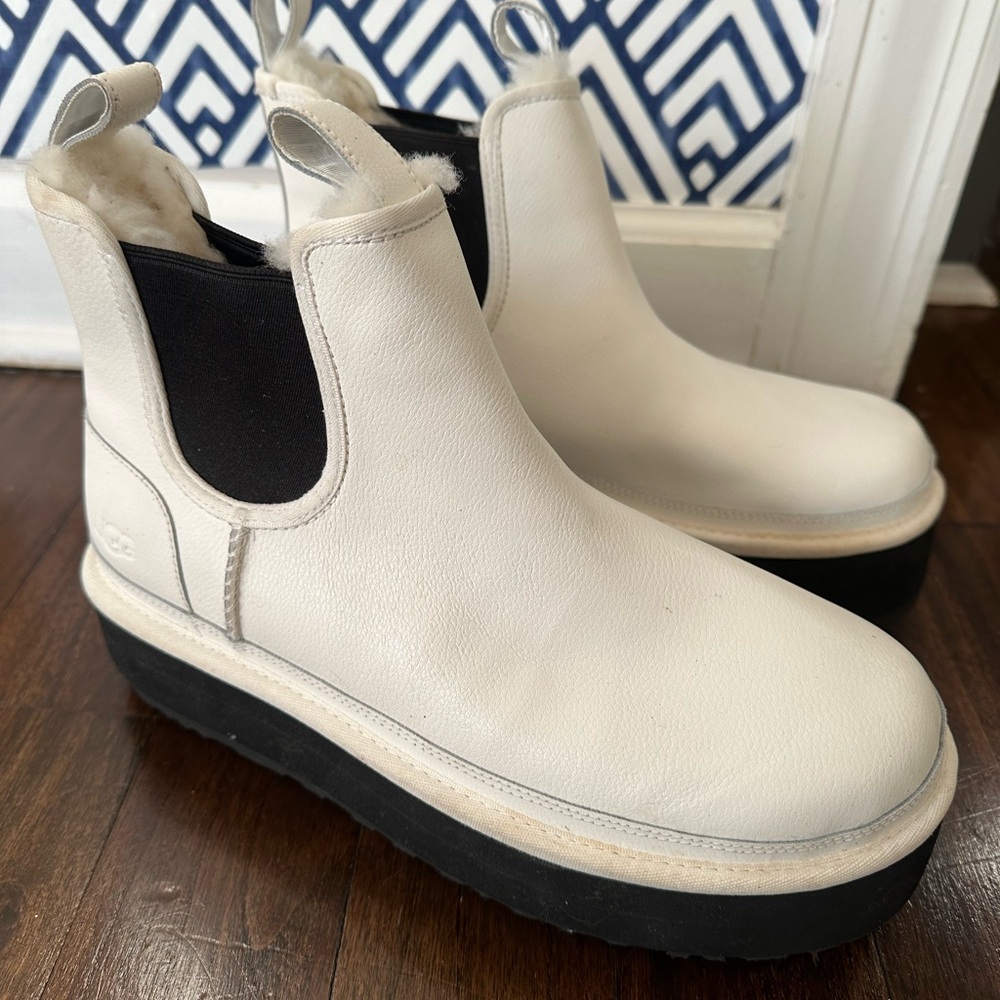 UGG Neumel Suede Platform Boot Chelsea Womens Size 10 Black & White
